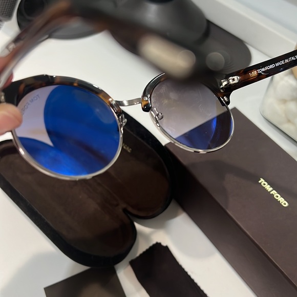 Tom Ford Alissa Sunglasses - Picture 8 of 9